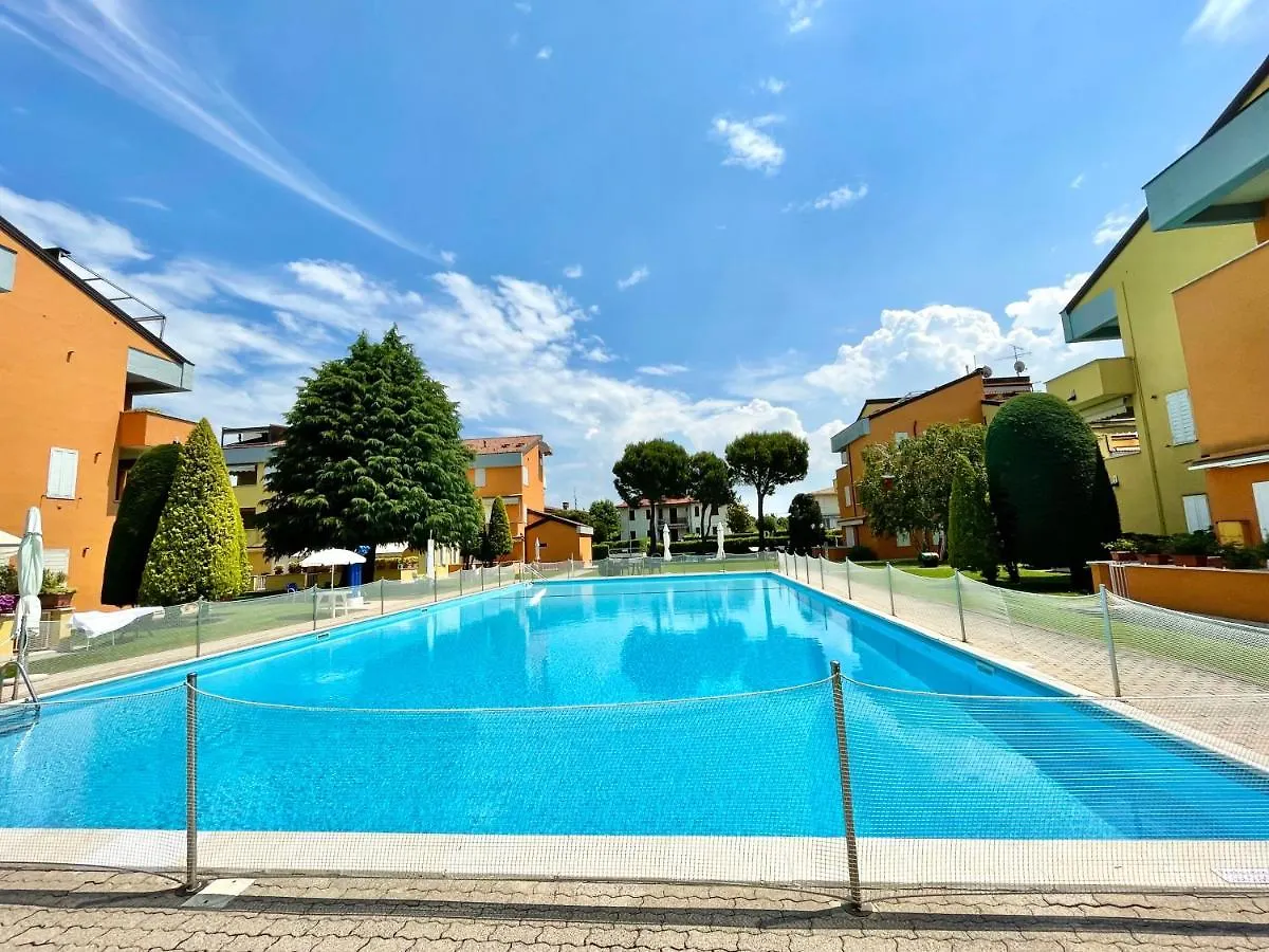 Apt 4 Garden Ville Sirmione 0*,  Italy