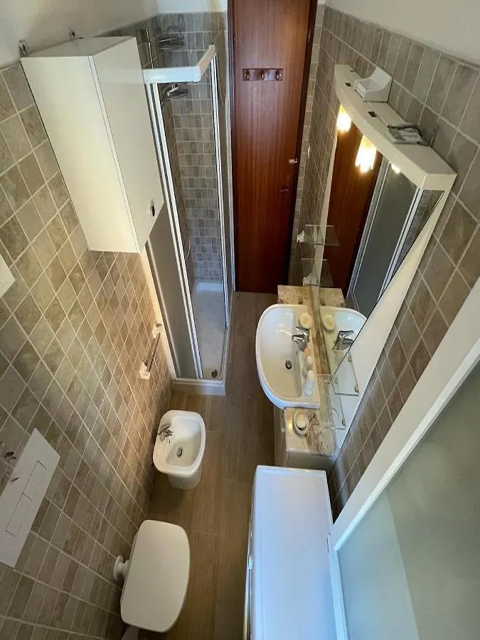 Apt 4 Garden Ville Sirmione 0*,  Italy